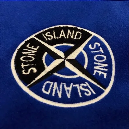 P230 Stone Island spliced PU leather and cotton baseball jacket (couples style three-color hair) Sheep long velvet body spliced PU leather sleeves, custom full towel embroidered logo on the chest and back. Three threads on the cuffs, hem and neck 1:1 custom dyeing No change in shape Original buttons restored 1:1 Loose and versatile Unique design must-have items for fashionistas Double hang tags Double wash Original armbands Couple style three-color hair: black, green, blue Style number: A01# Size: M-2XL